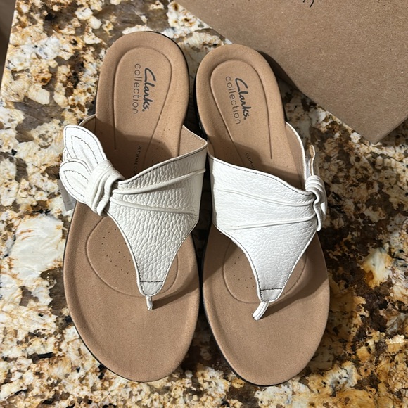 Brand new Clarks ladies sandals, white leather size 10 - Picture 3 of 6